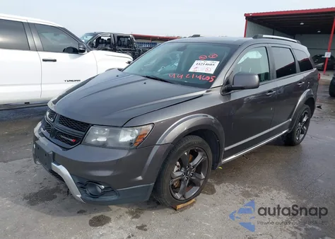 2018 Dodge Journey Crossroad z USA, uszkodzony, nr VIN 3C4PDCGG8JT475679